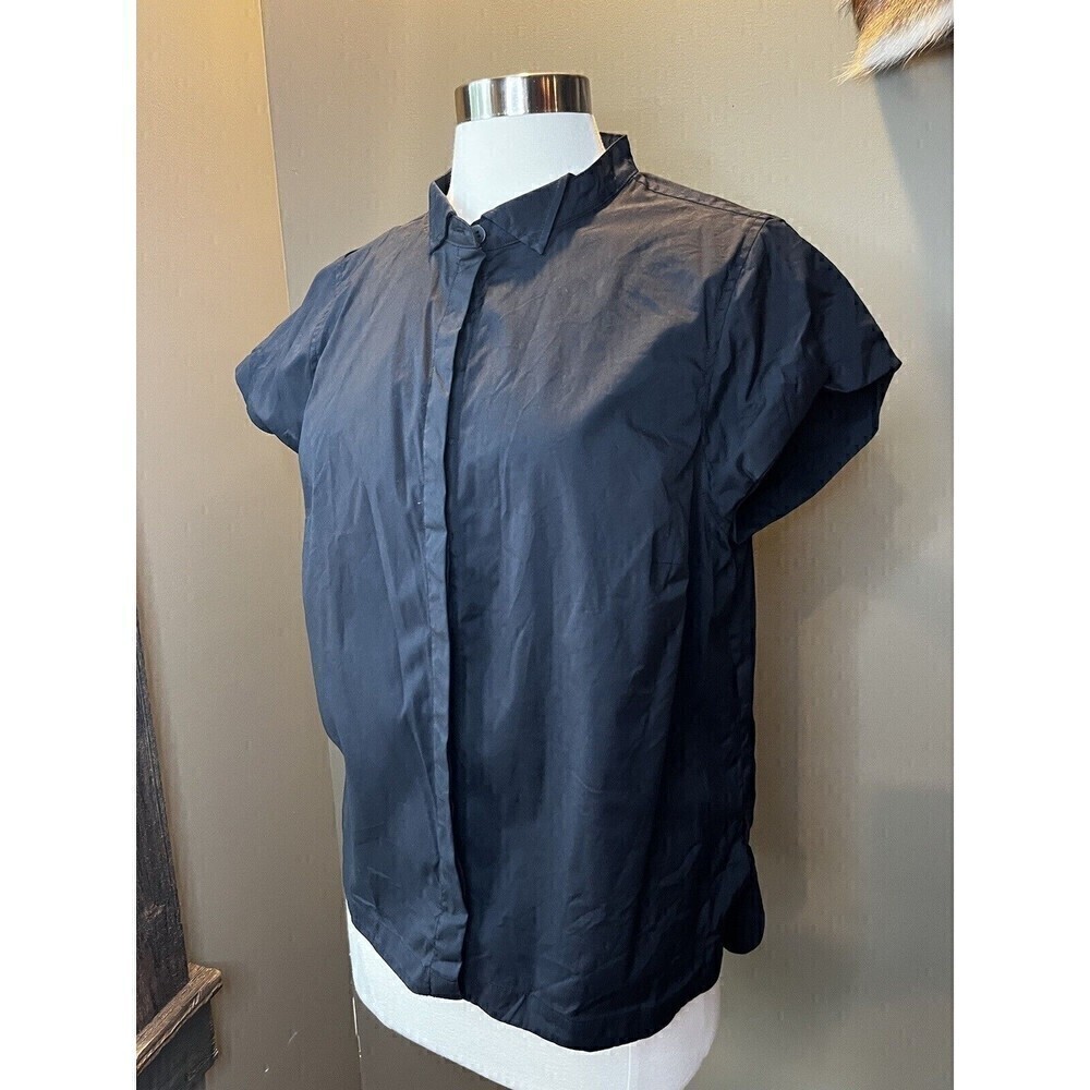 Universal standards black short sleeve button down women’s top Sz Small